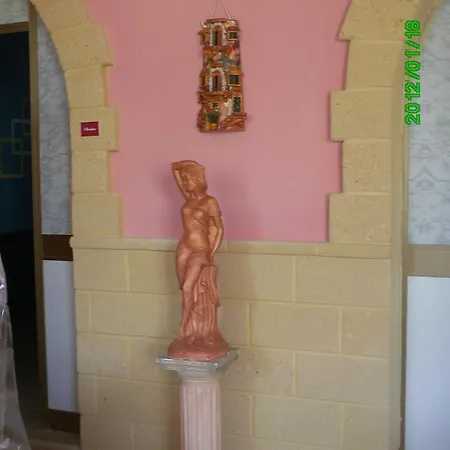 بيت ضيافة Holiday La Fontana تراباني