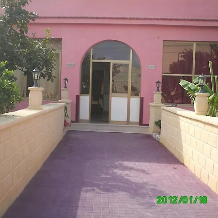 Holiday La Fontana * تراباني